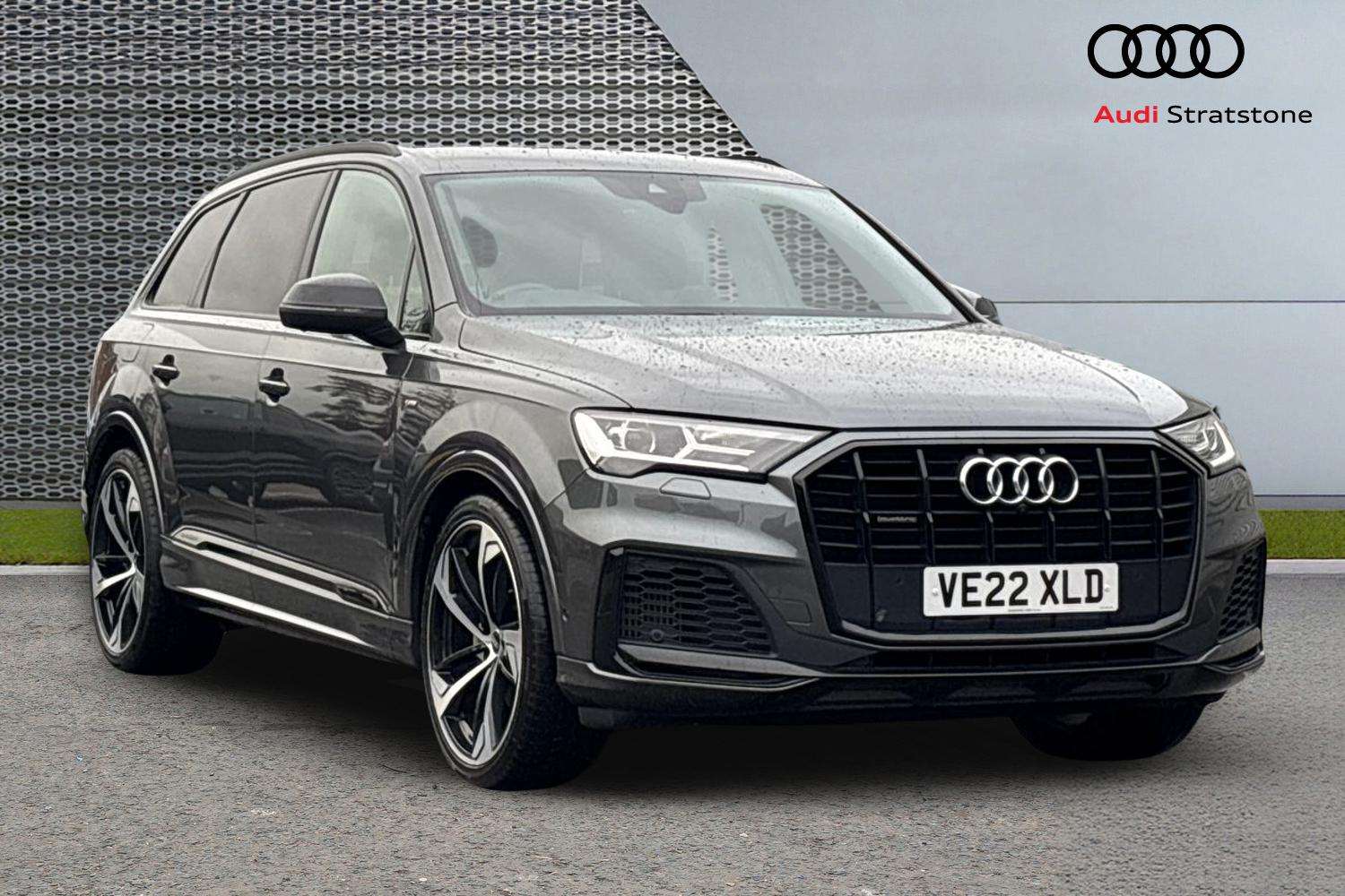 Main listing image - Audi Q7