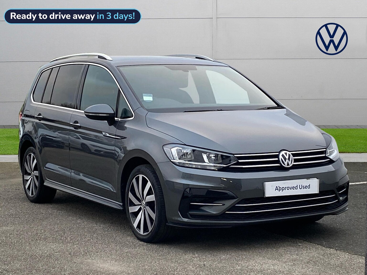 Main listing image - Volkswagen Touran