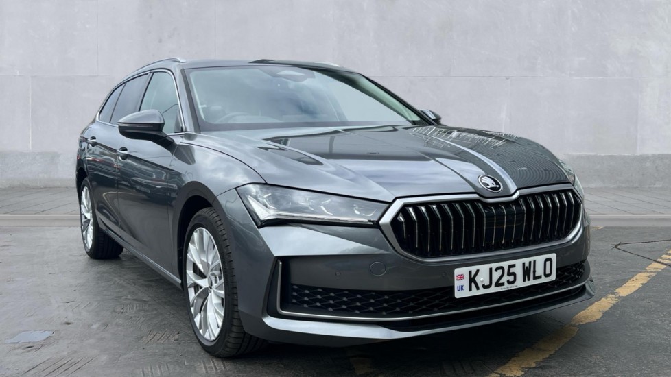 Main listing image - Skoda Superb Estate