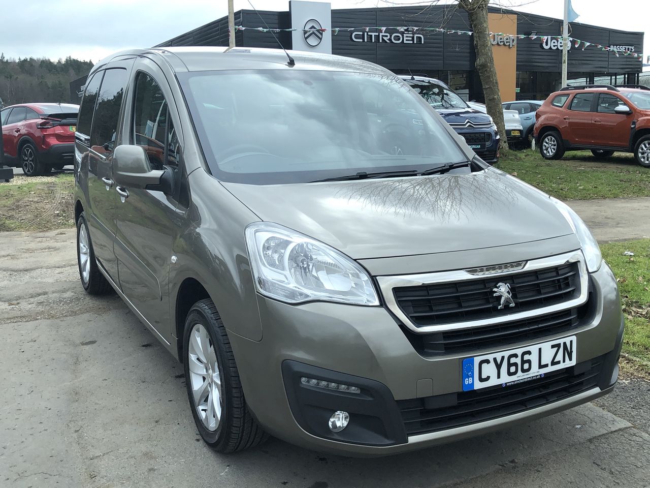 Main listing image - Peugeot Partner Tepee