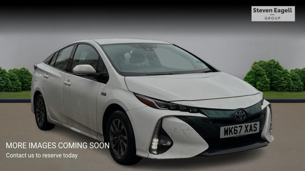 Main listing image - Toyota Prius Plug-In