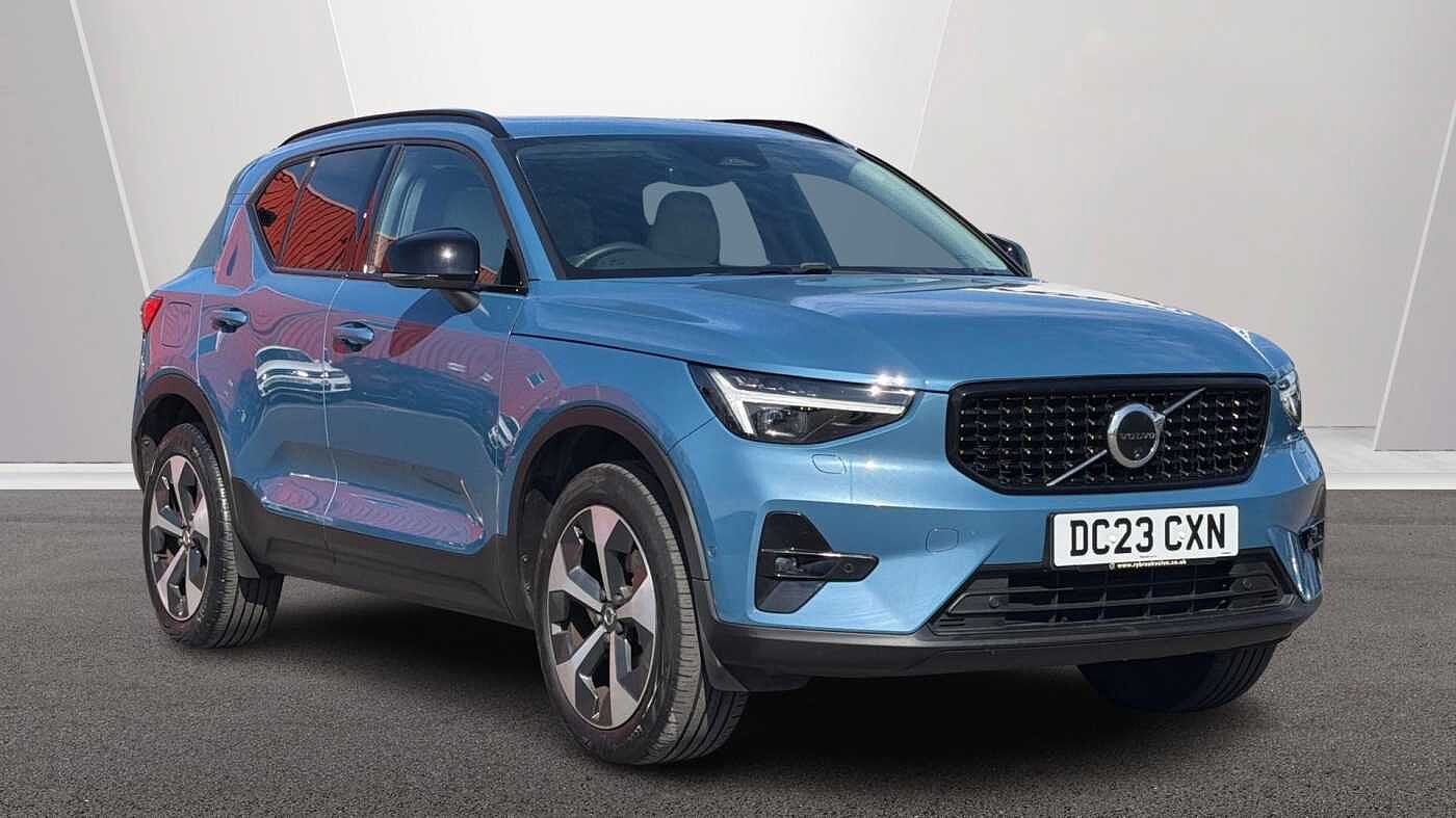 Main listing image - Volvo XC40