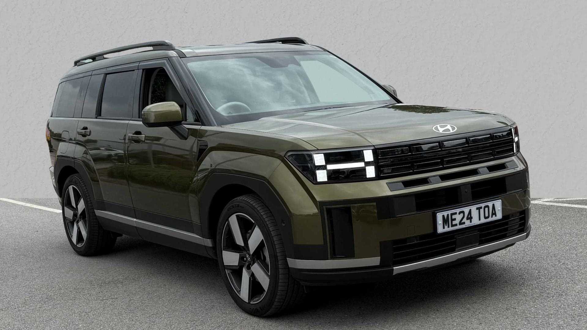 Main listing image - Hyundai Santa Fe