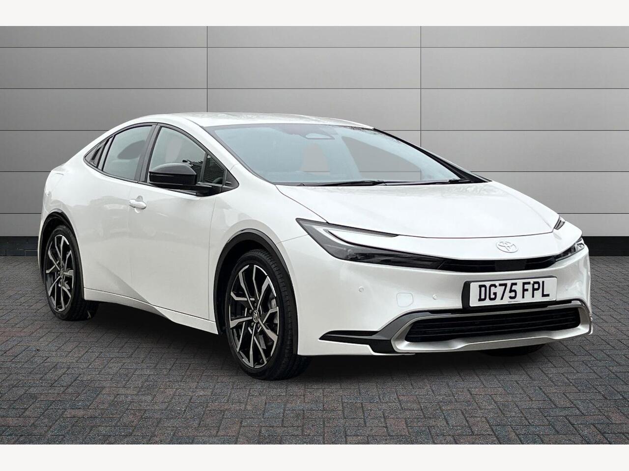 Main listing image - Toyota Prius Plug-In