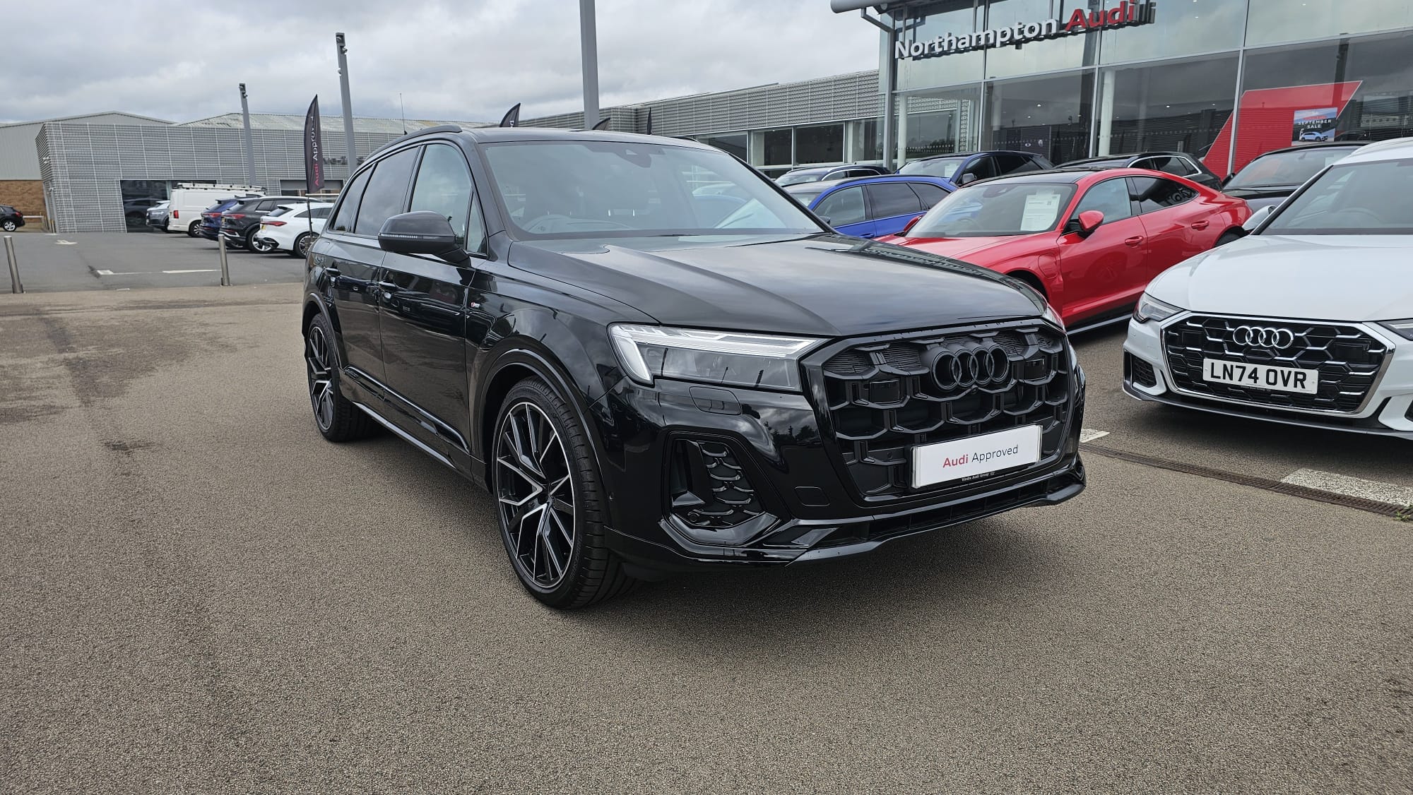 Main listing image - Audi Q7
