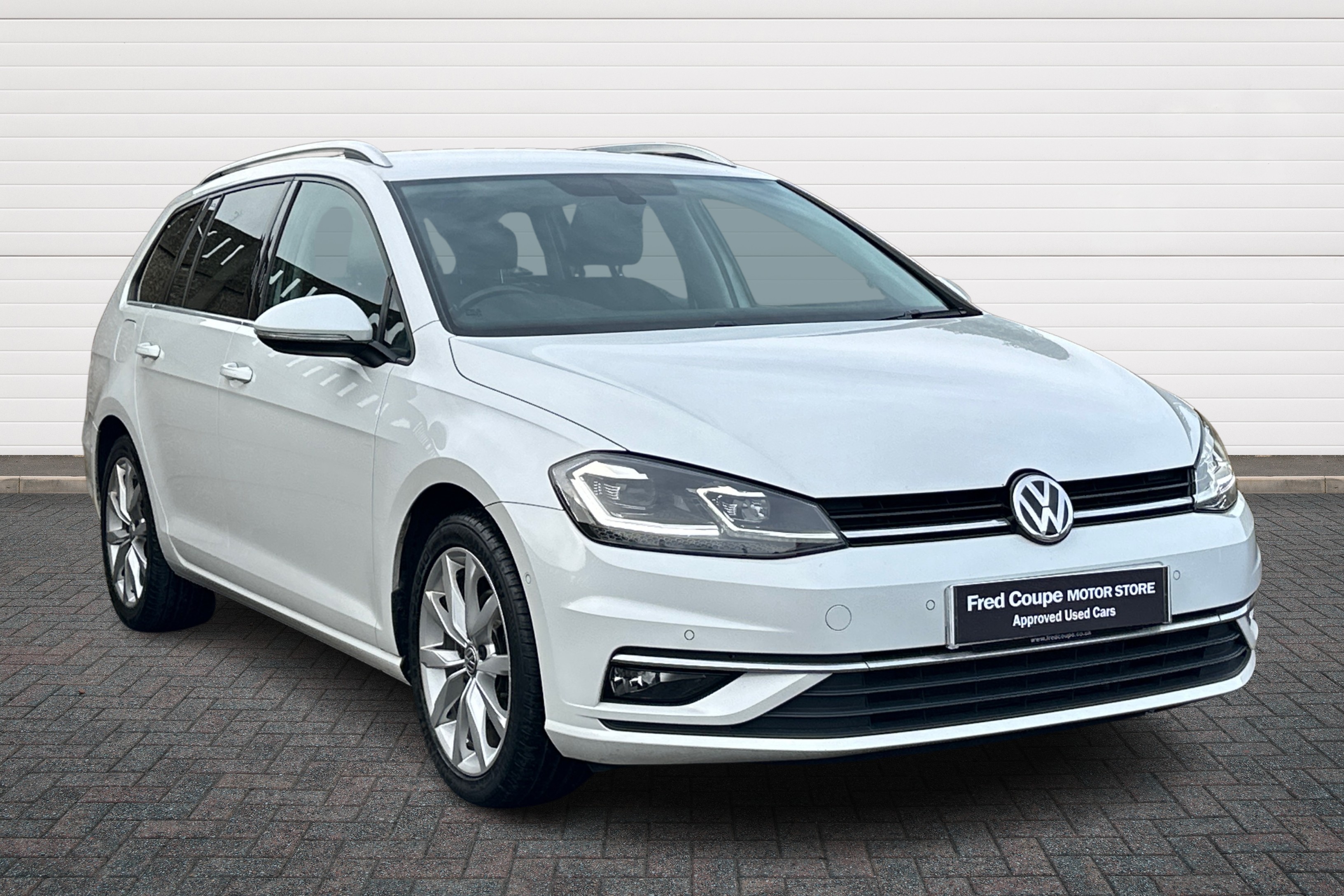 Main listing image - Volkswagen Golf Estate