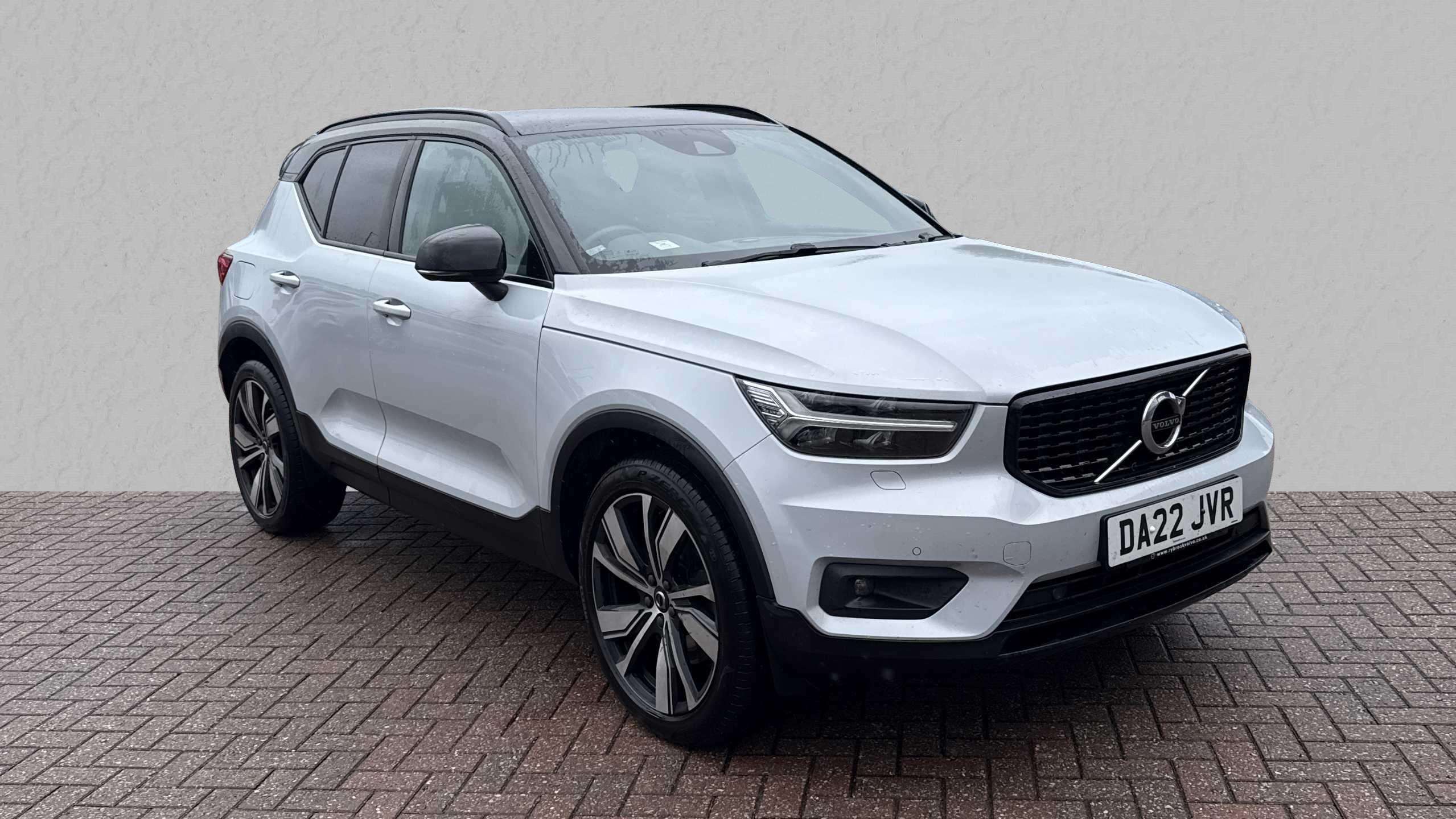 Main listing image - Volvo XC40 Recharge