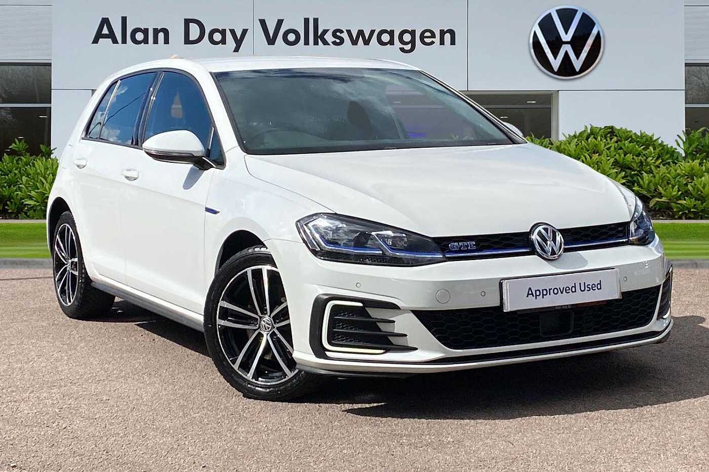 Main listing image - Volkswagen Golf GTE