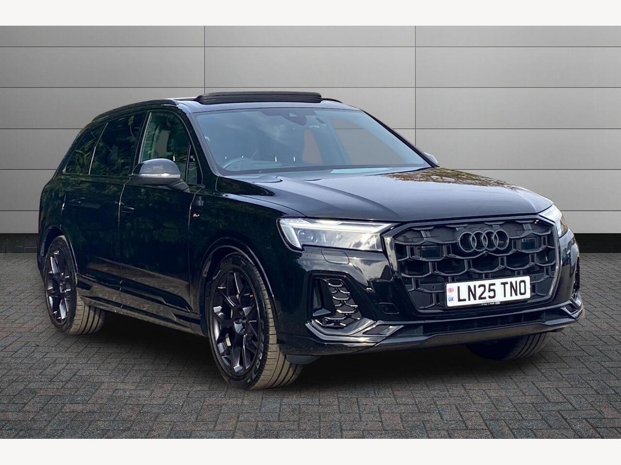 Main listing image - Audi Q7