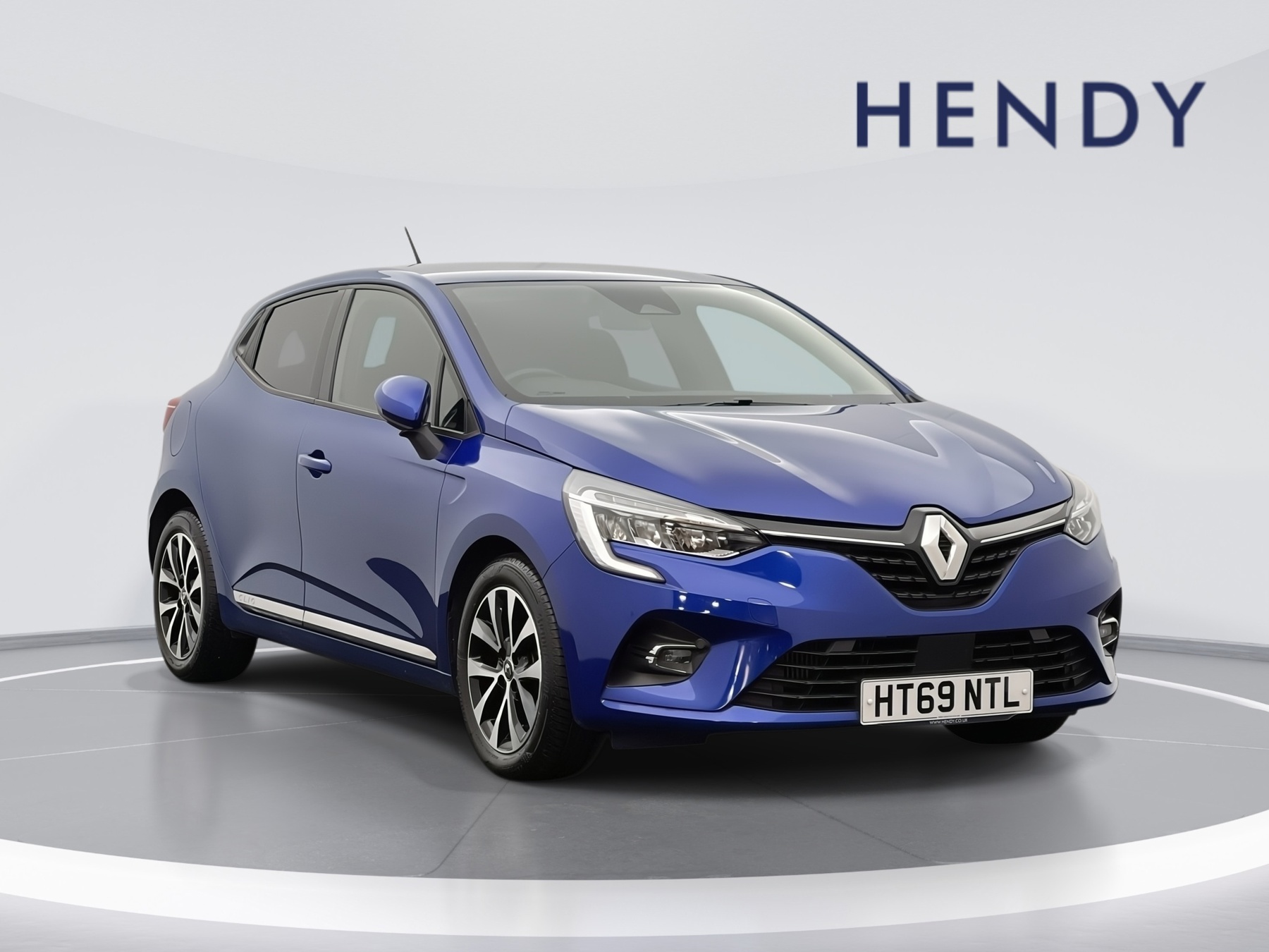 Main listing image - Renault Clio