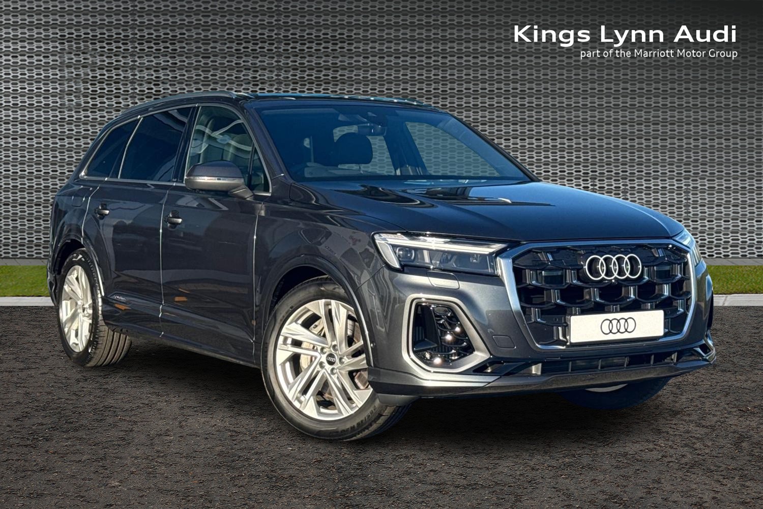 Main listing image - Audi Q7