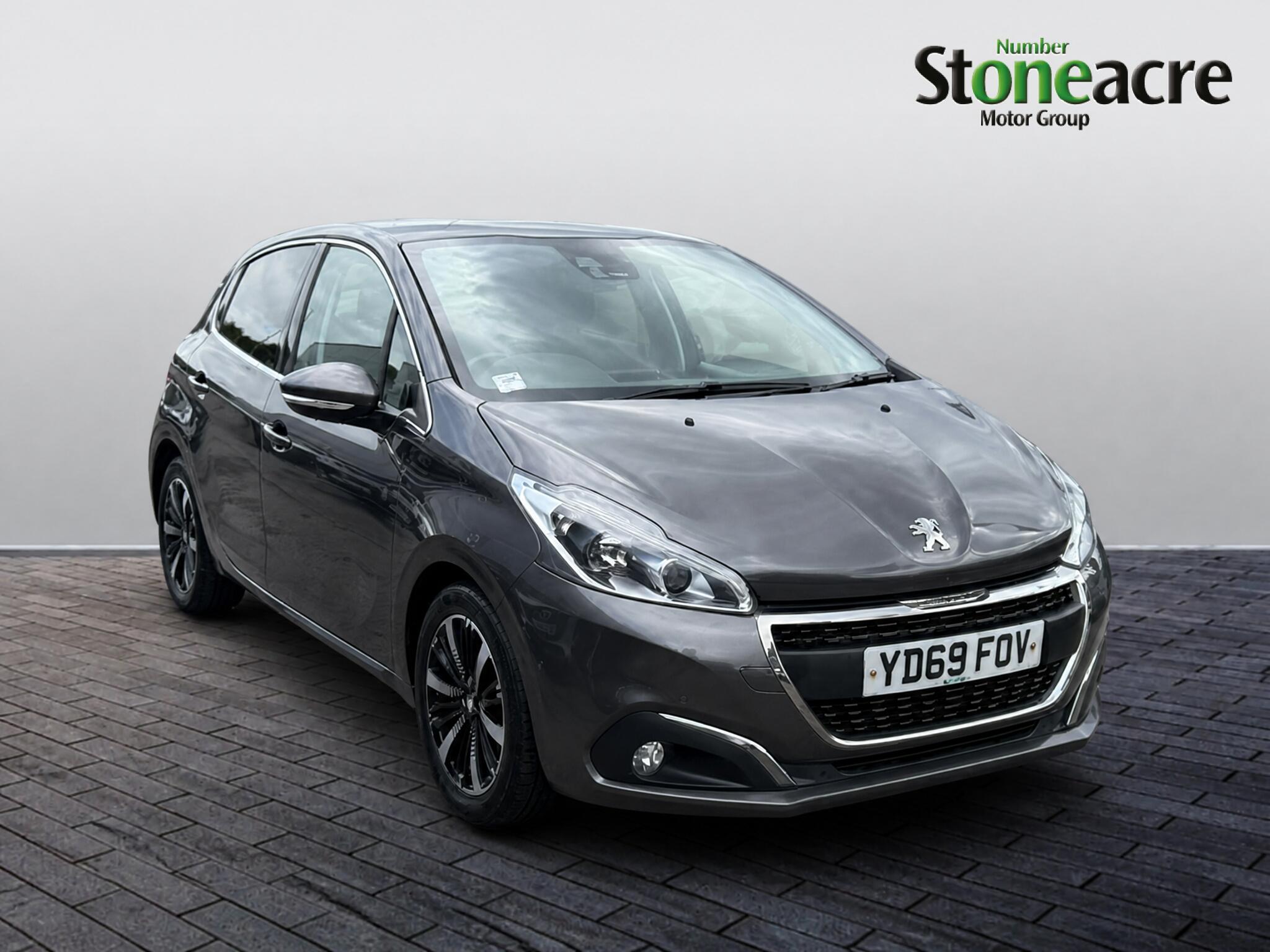 Main listing image - Peugeot 208