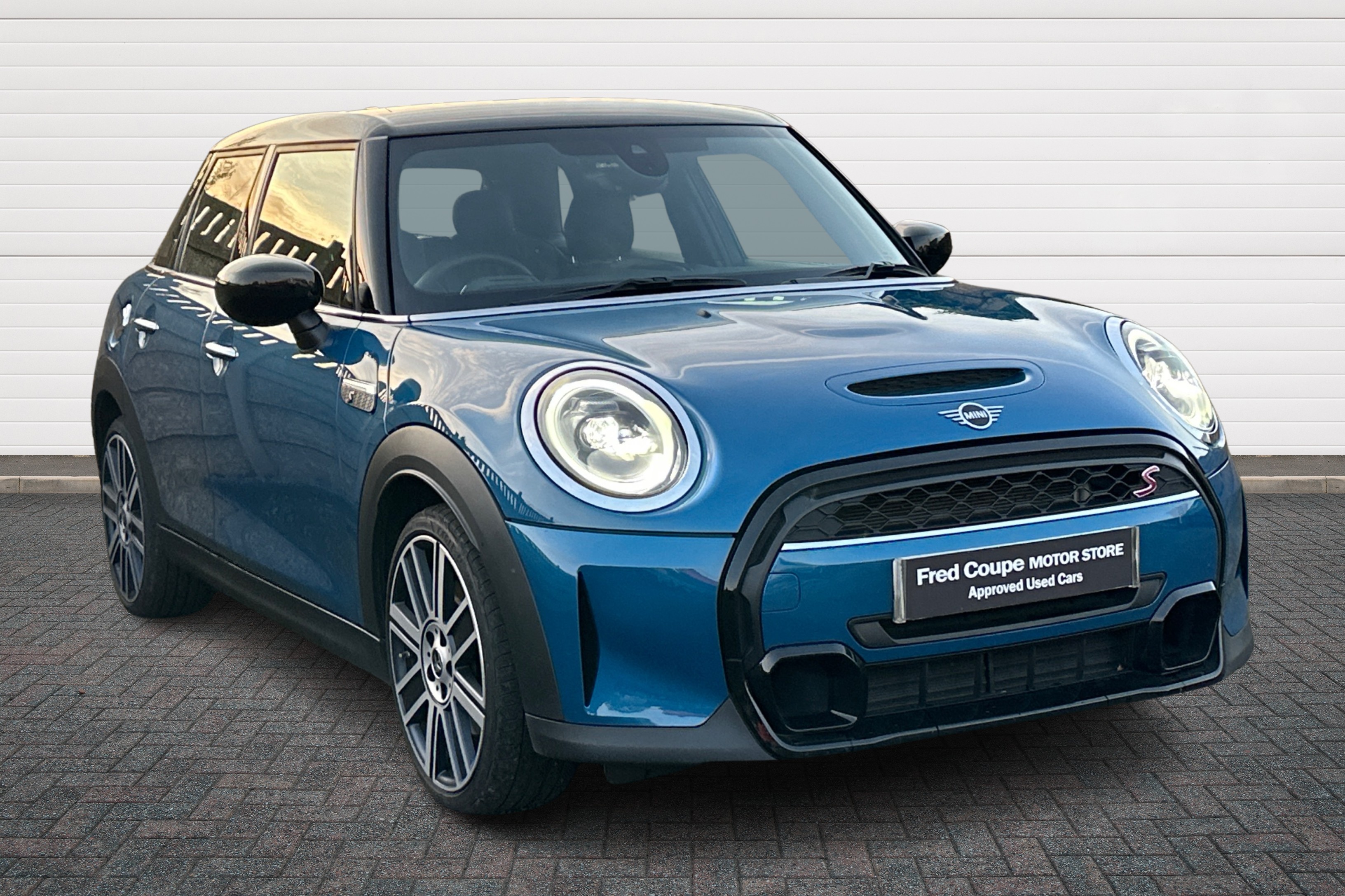 Main listing image - MINI Hatchback 5dr