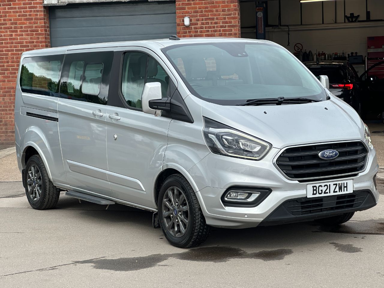 Main listing image - Ford Tourneo Custom
