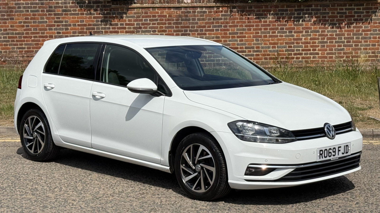 Main listing image - Volkswagen Golf