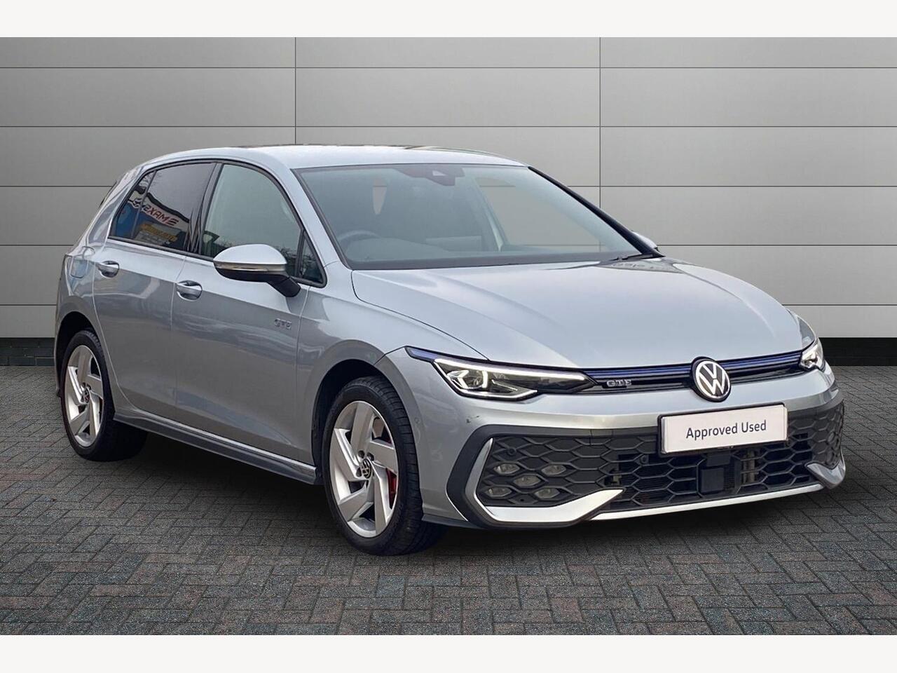 Main listing image - Volkswagen Golf GTE
