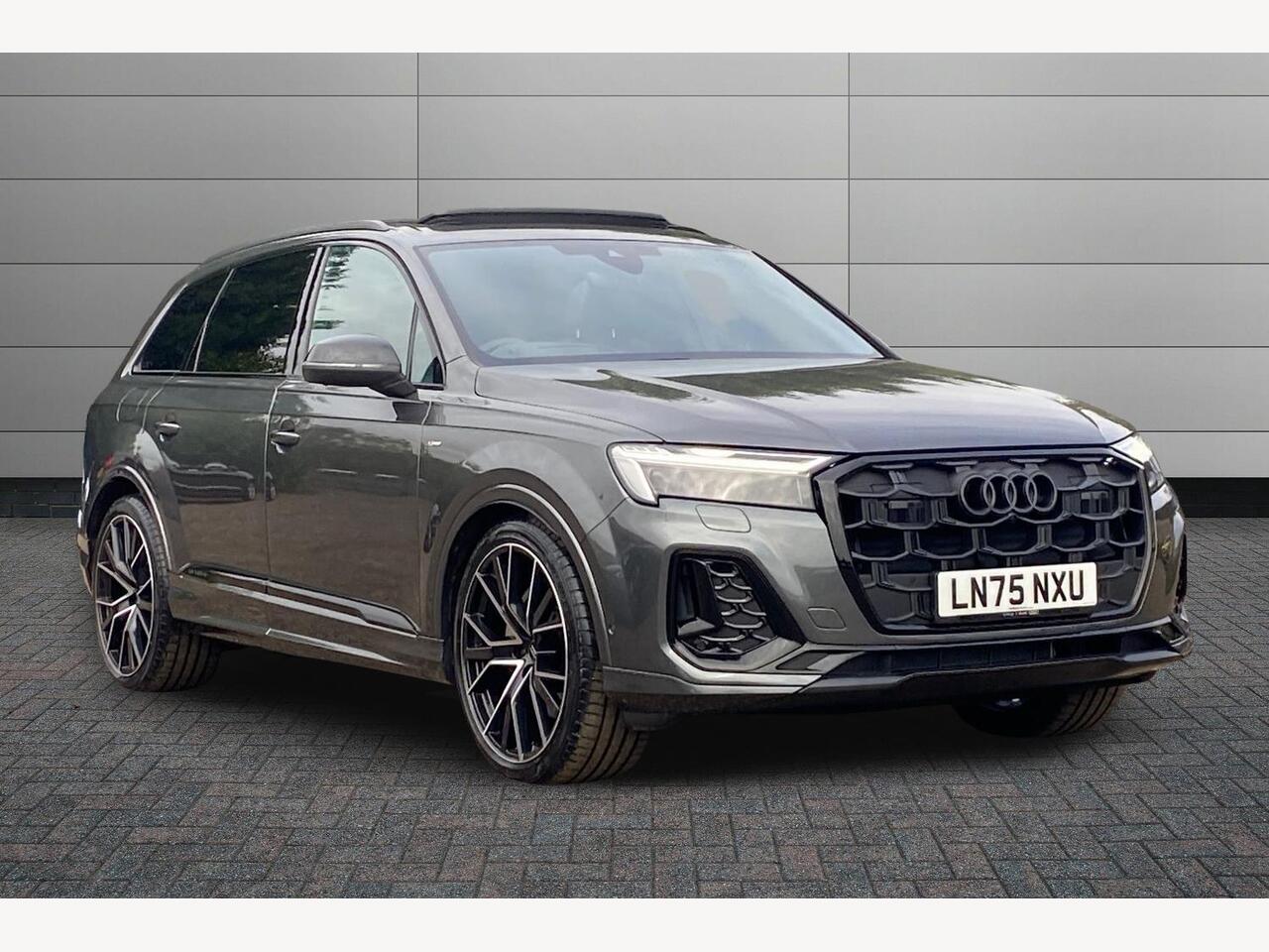 Main listing image - Audi Q7
