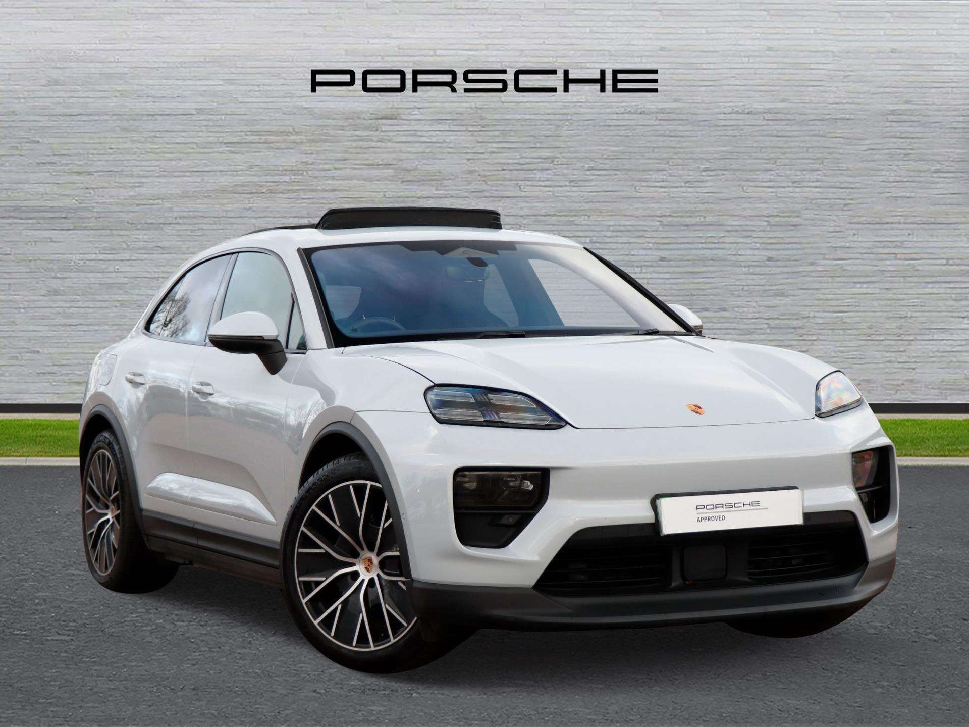Main listing image - Porsche Macan