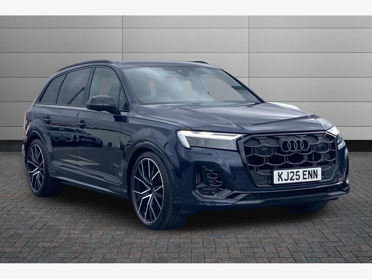 Main listing image - Audi Q7
