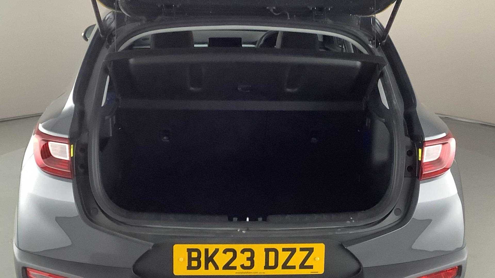 Main listing image - Kia Stonic