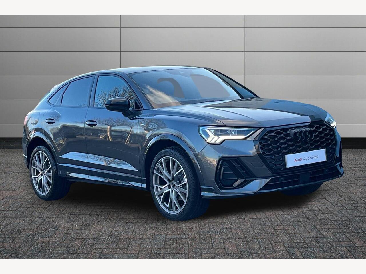 Main listing image - Audi Q3