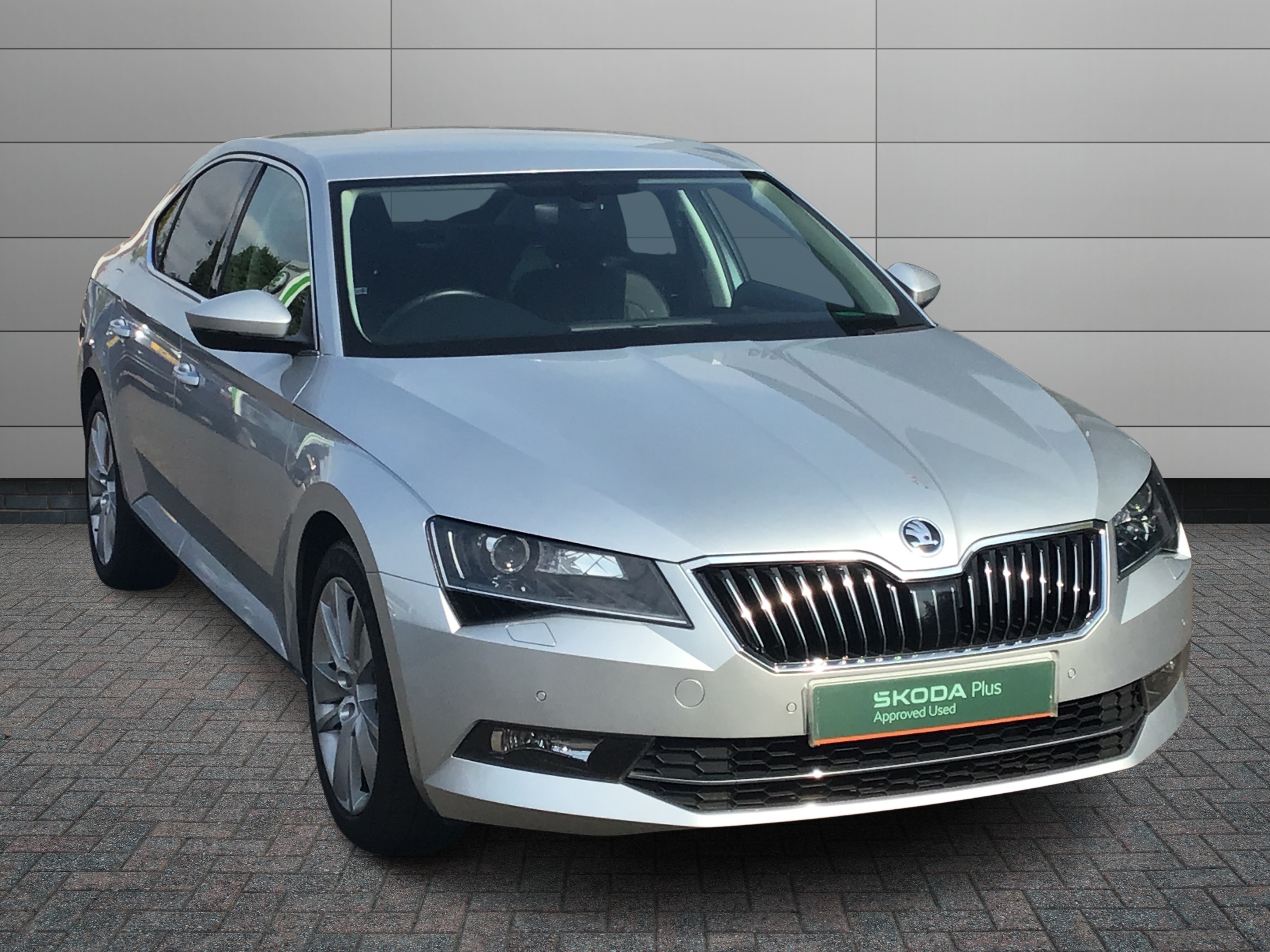 Main listing image - Skoda Superb