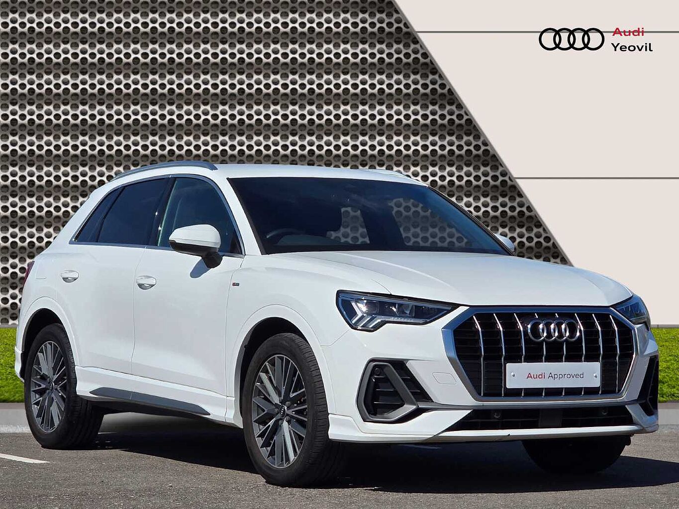 Main listing image - Audi Q3