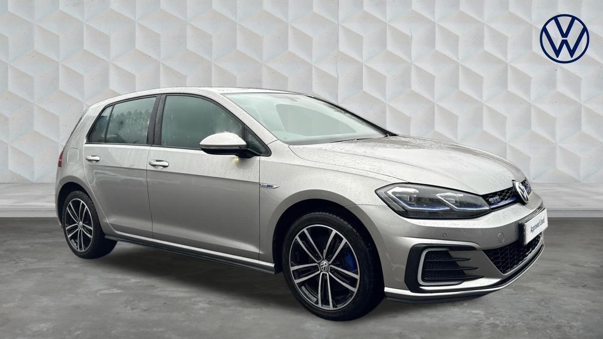 Main listing image - Volkswagen Golf GTE