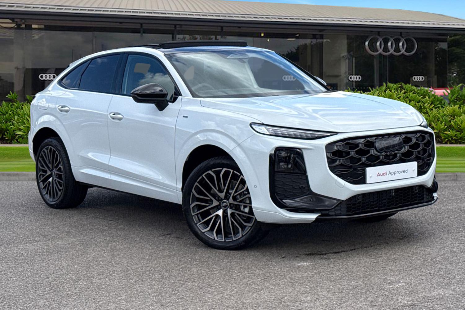 Main listing image - Audi Q3