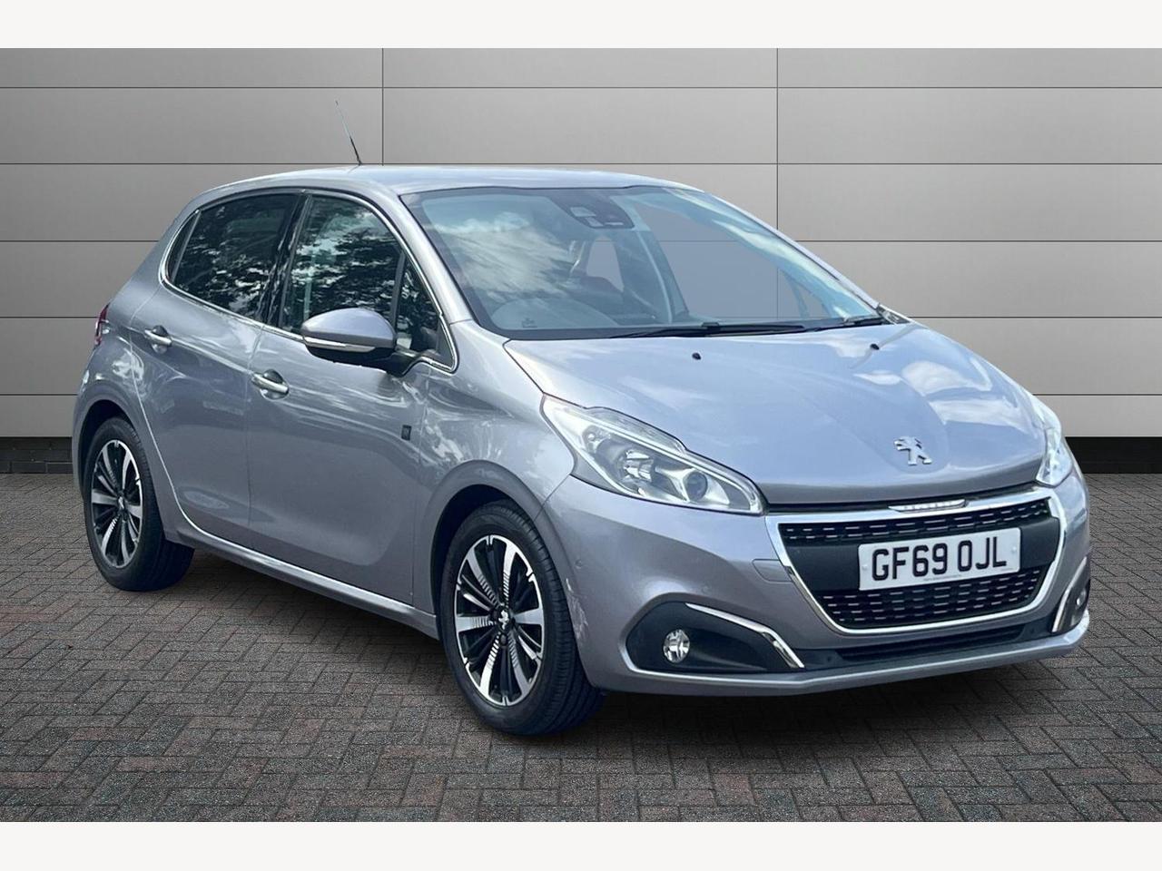 Main listing image - Peugeot 208