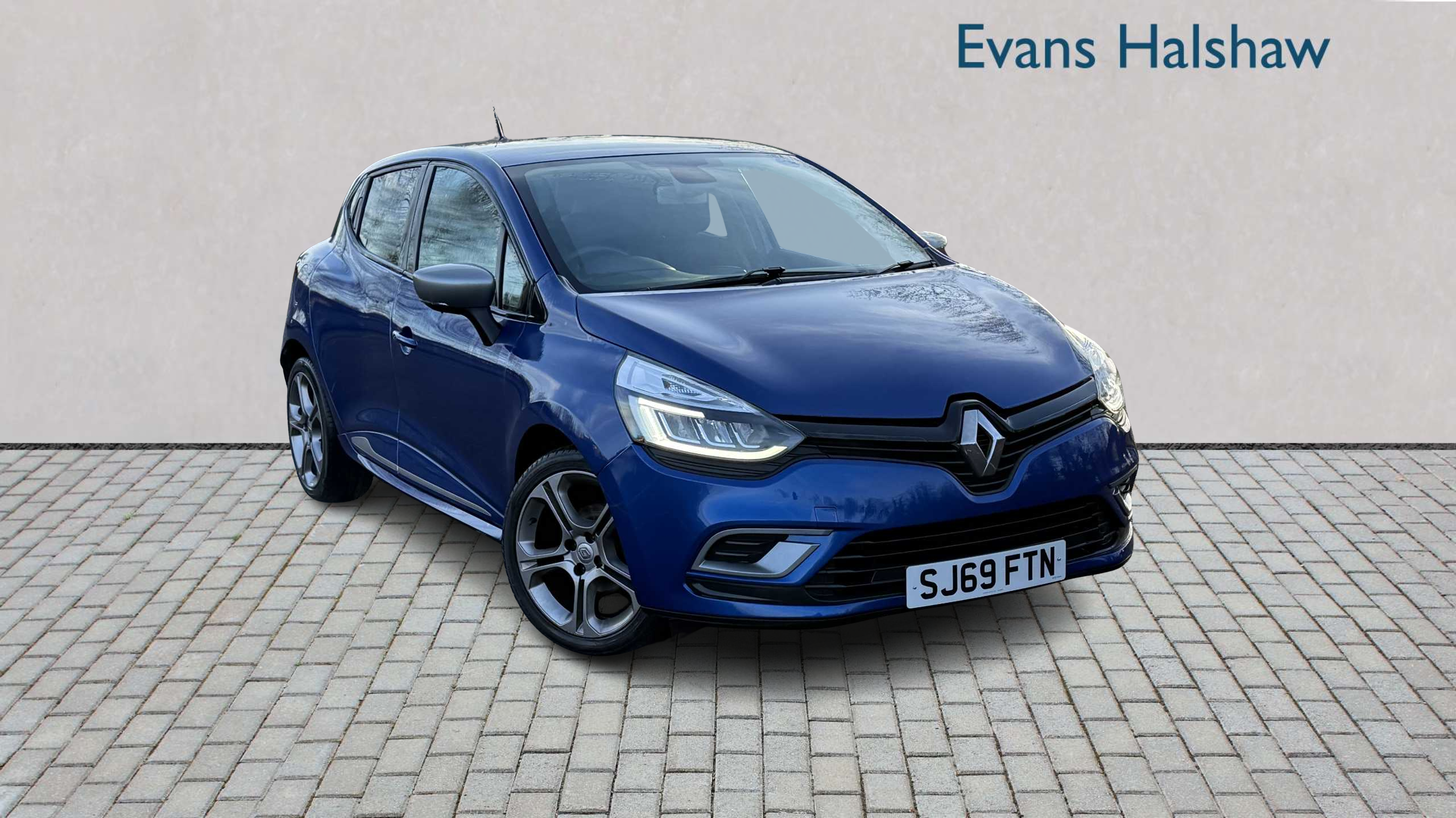 Main listing image - Renault Clio