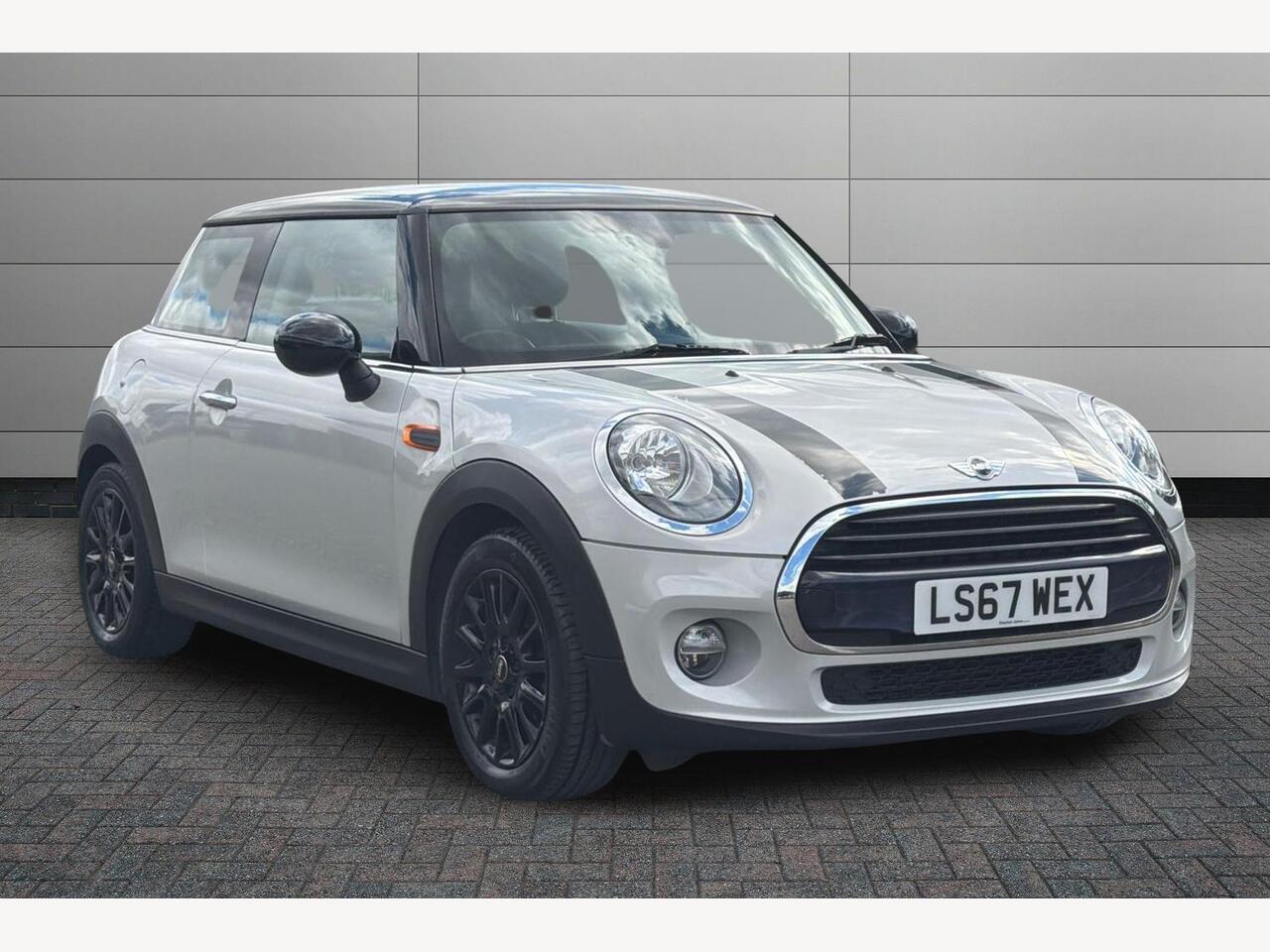 Main listing image - MINI Hatchback