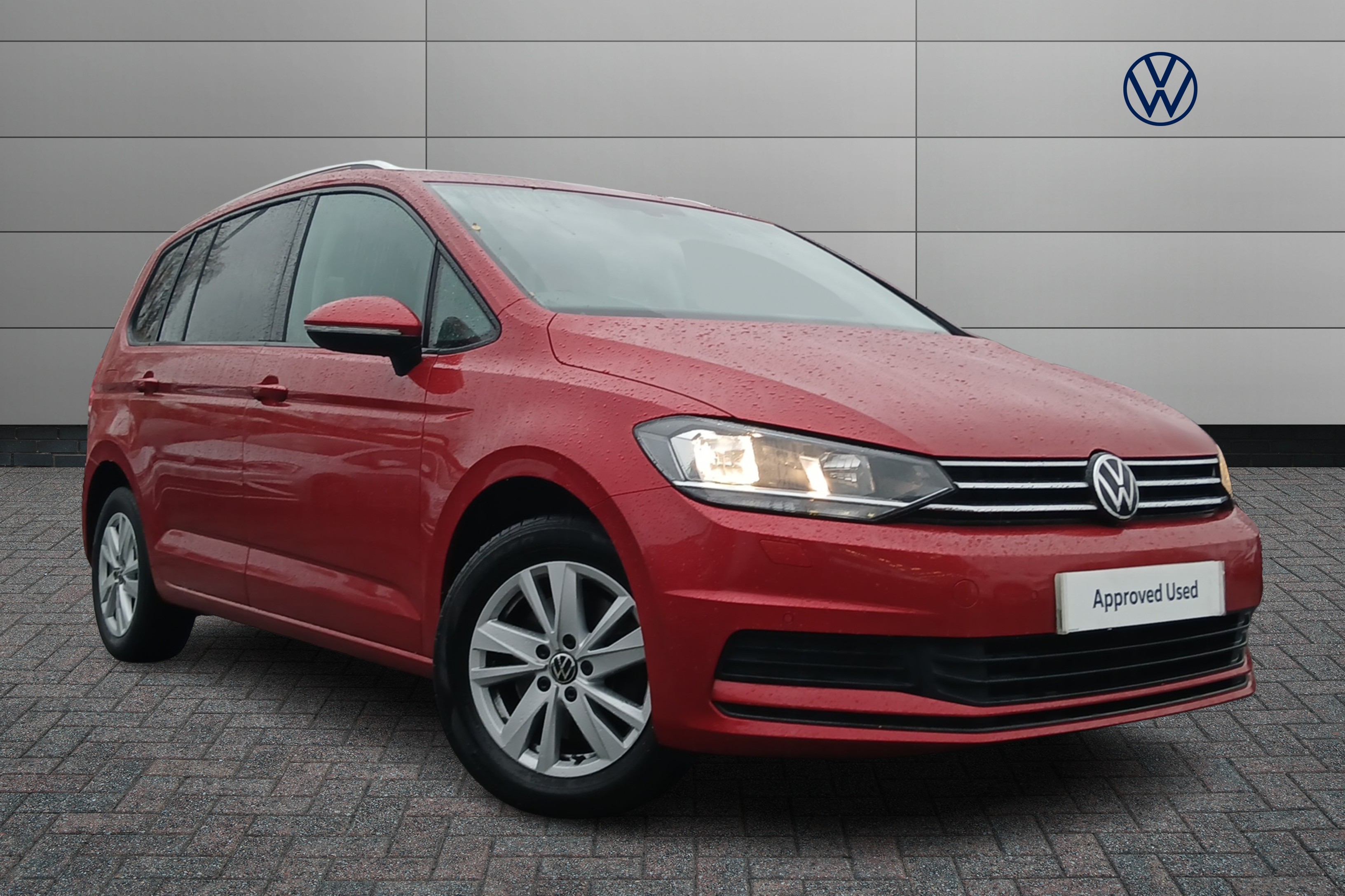Main listing image - Volkswagen Touran