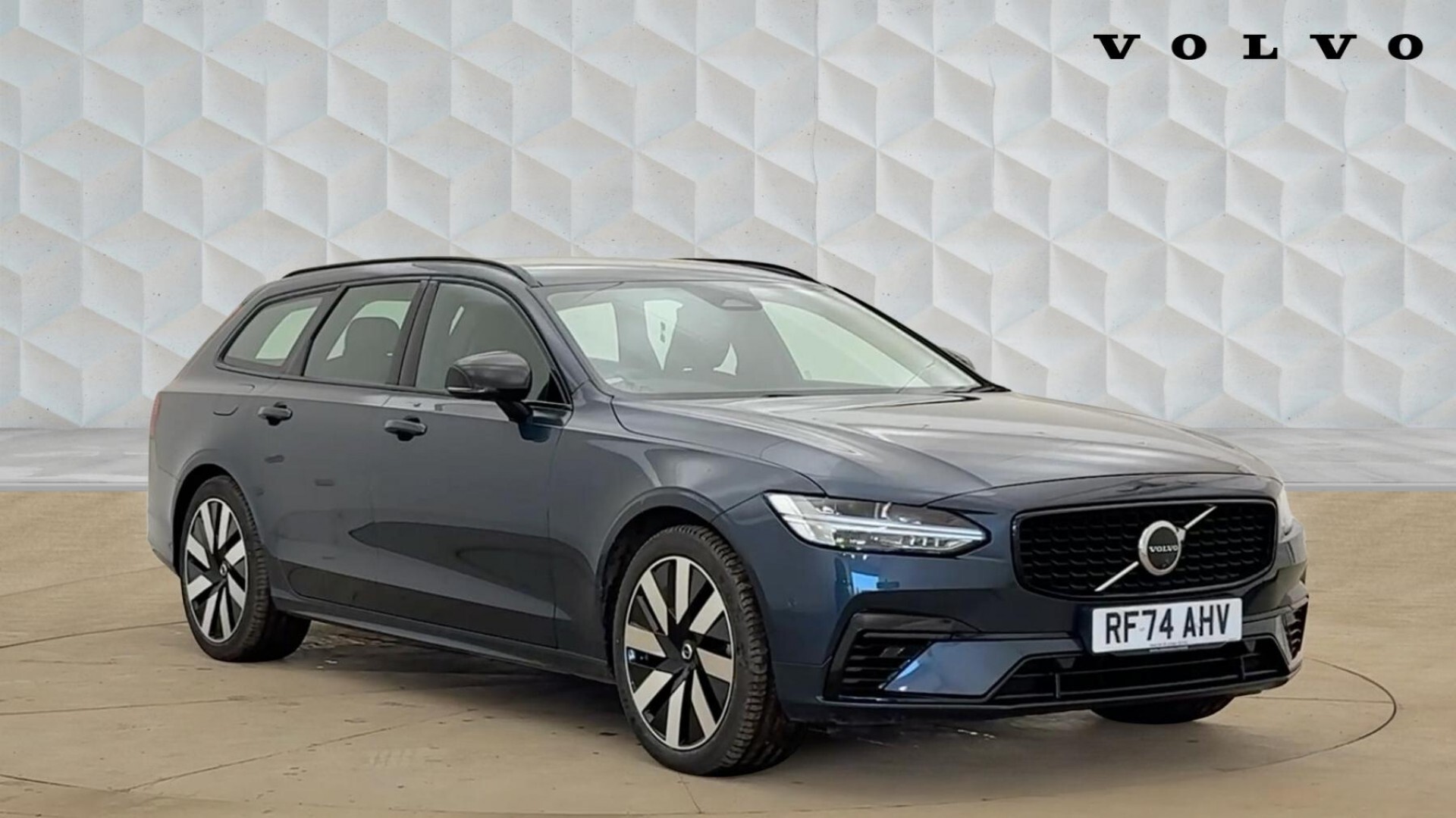 Main listing image - Volvo V90