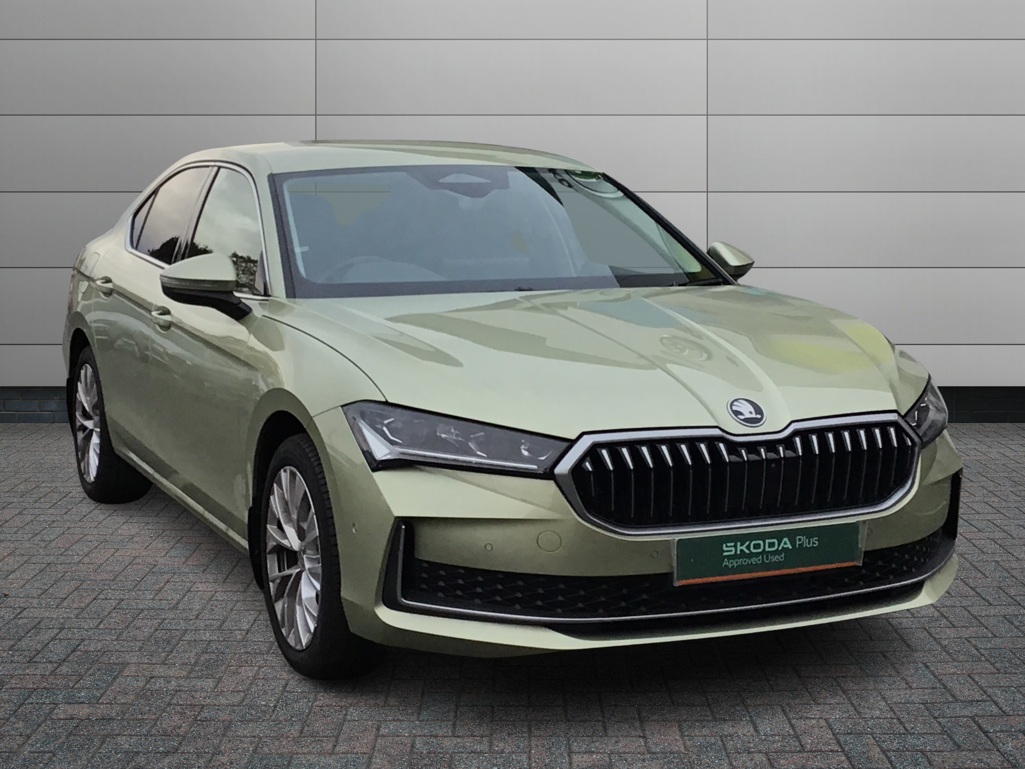 Main listing image - Skoda Superb