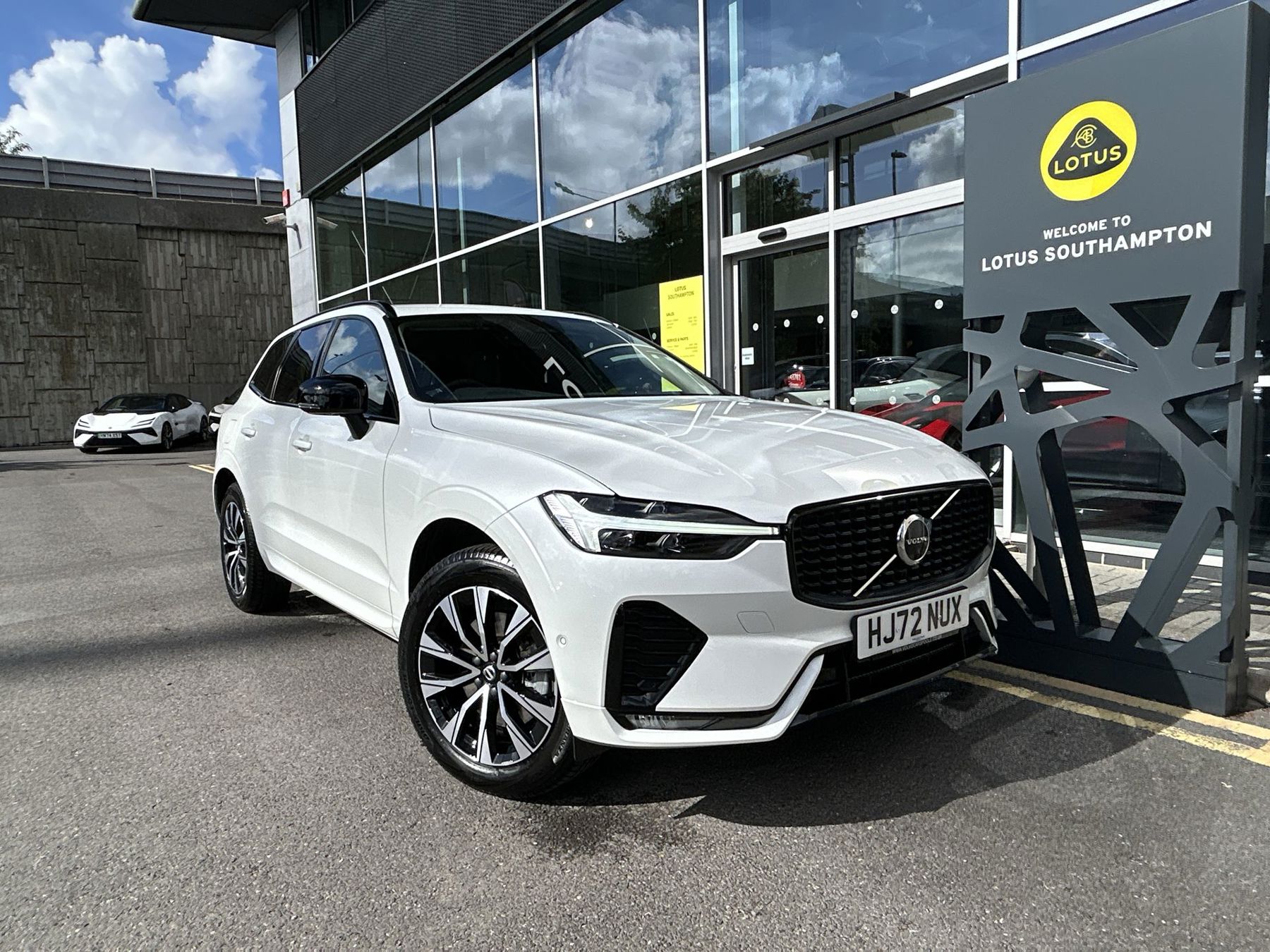 Main listing image - Volvo XC60