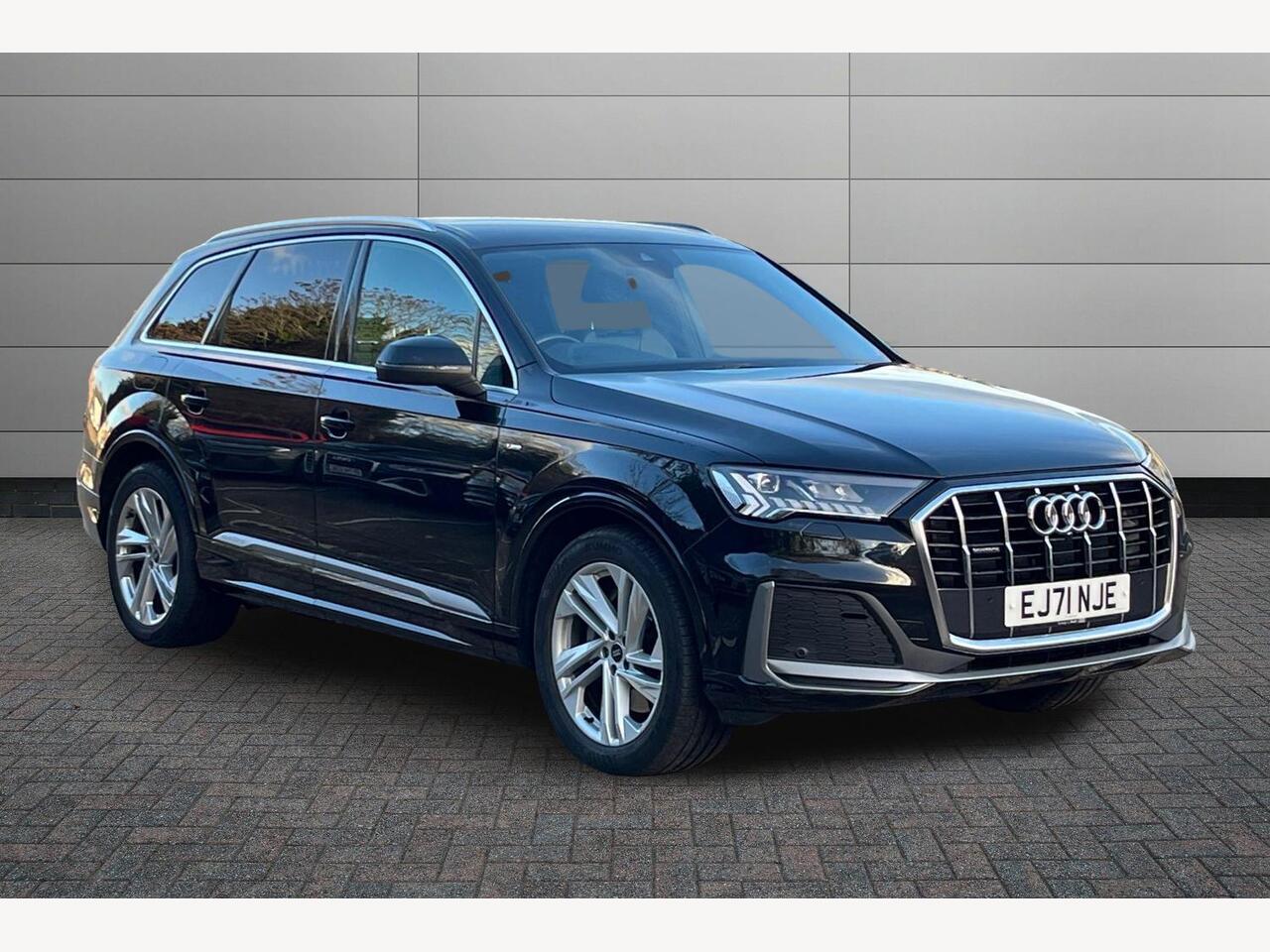 Main listing image - Audi Q7