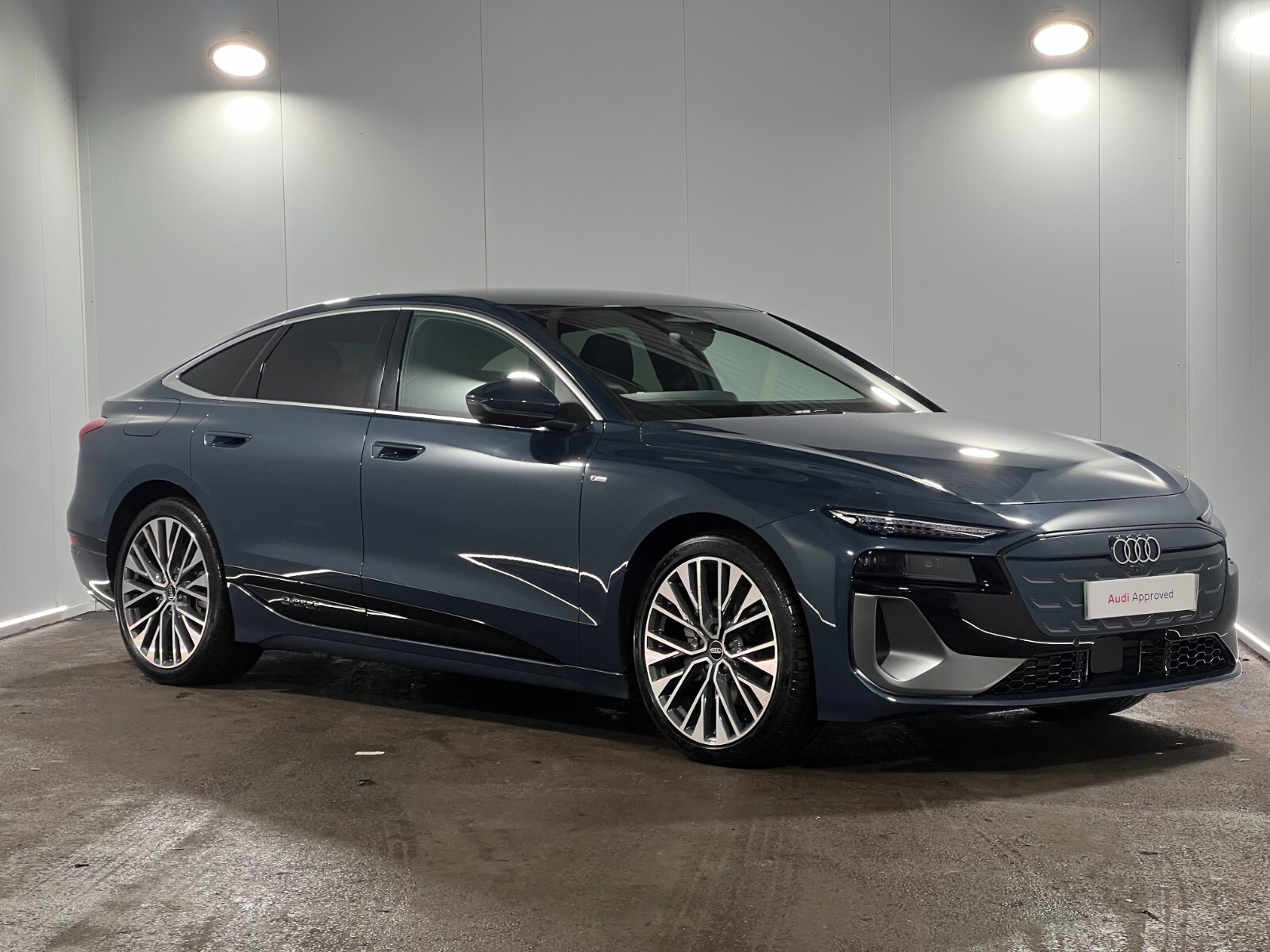 Main listing image - Audi A6