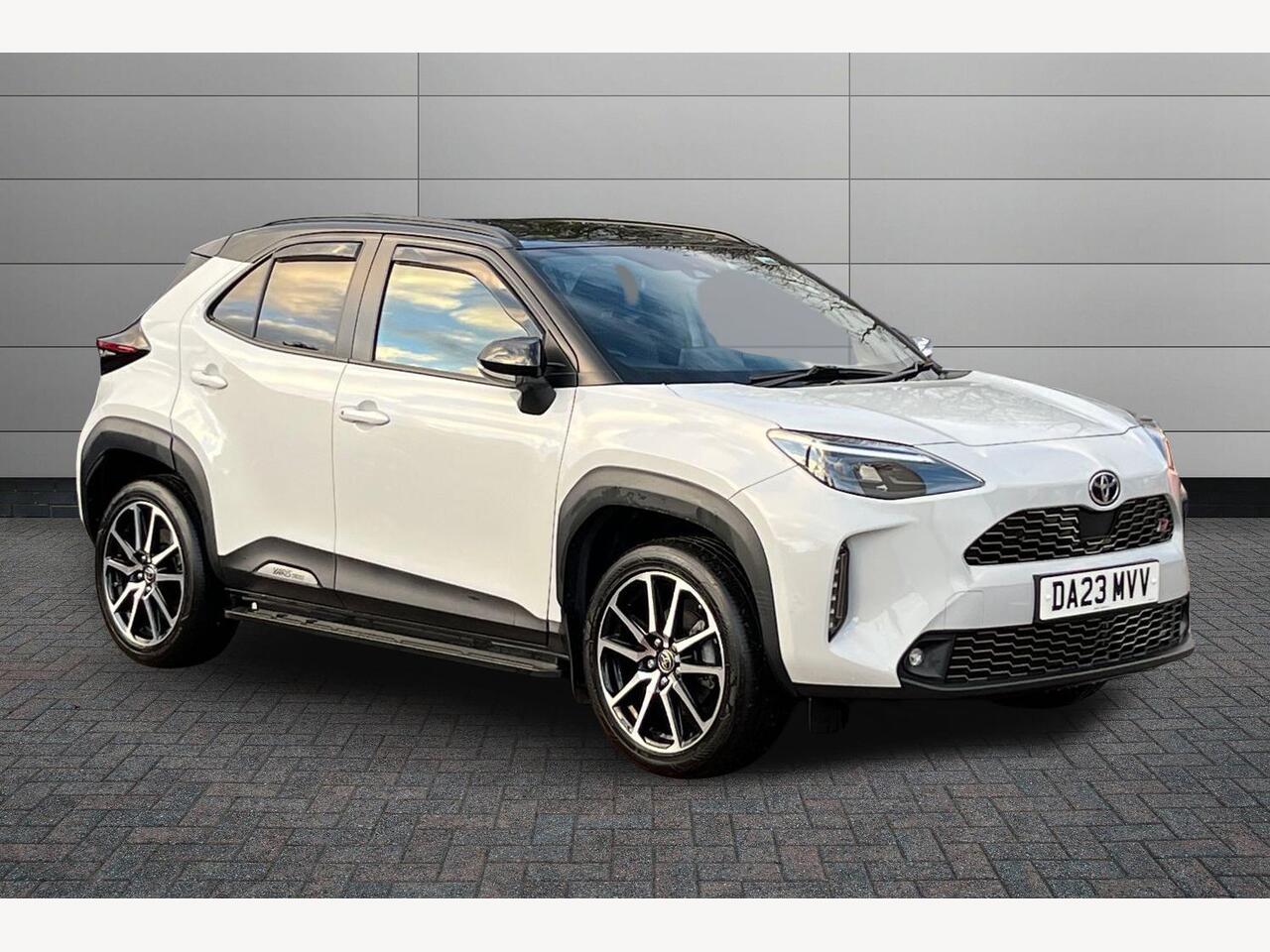 Main listing image - Toyota Yaris Cross