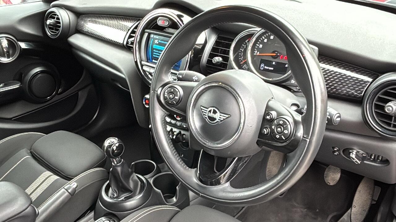 Main listing image - MINI Hatchback 5dr