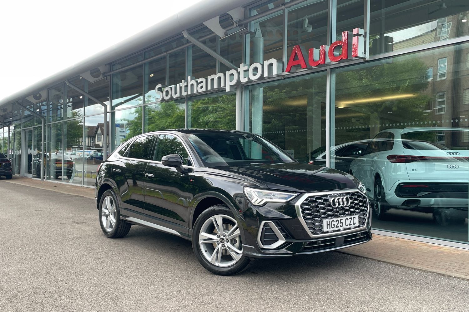 Main listing image - Audi Q3