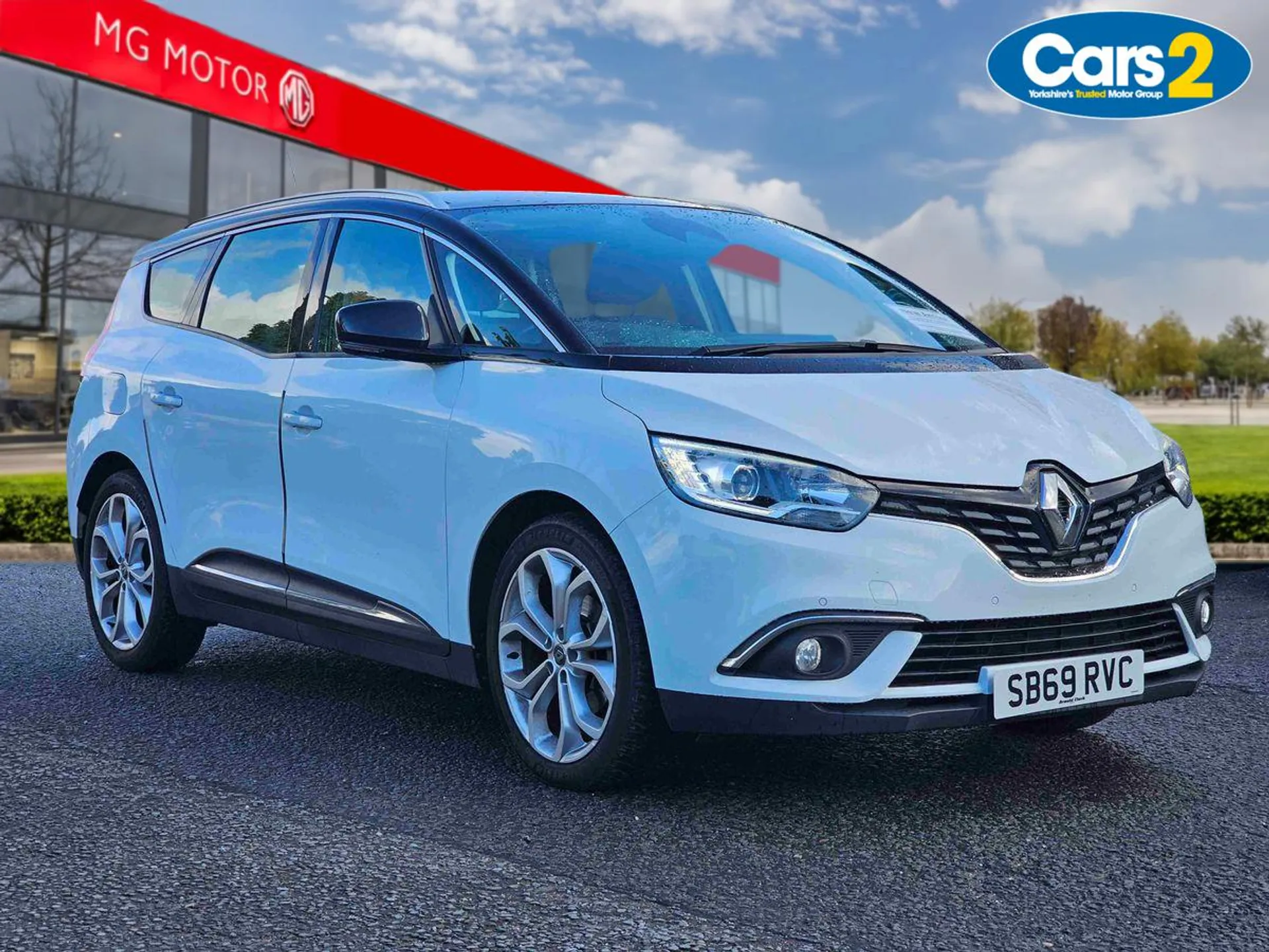 Main listing image - Renault Grand Scenic
