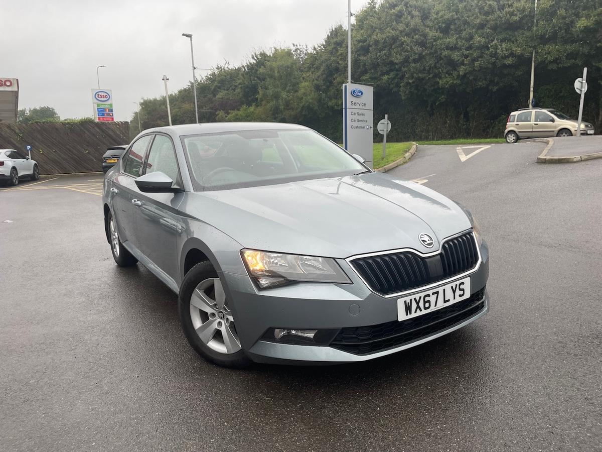 Main listing image - Skoda Superb