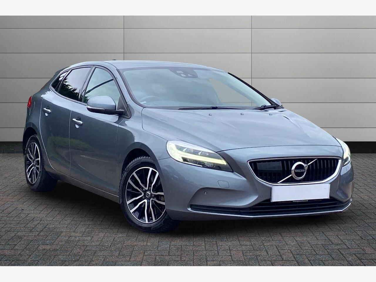 Main listing image - Volvo V40