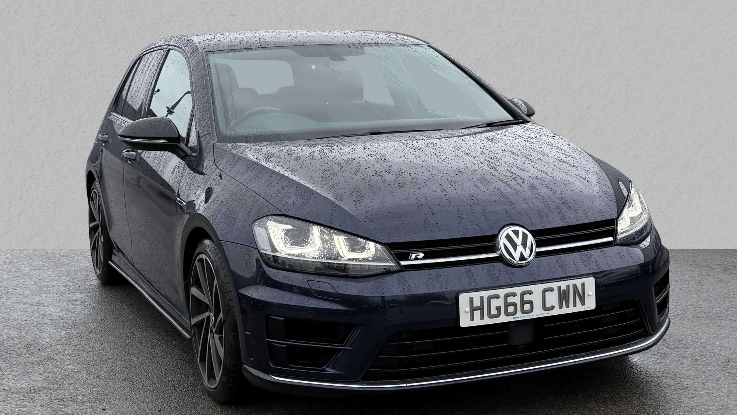 Main listing image - Volkswagen Golf R