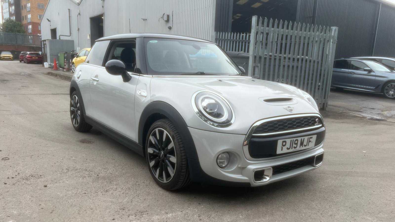 Main listing image - MINI Hatchback