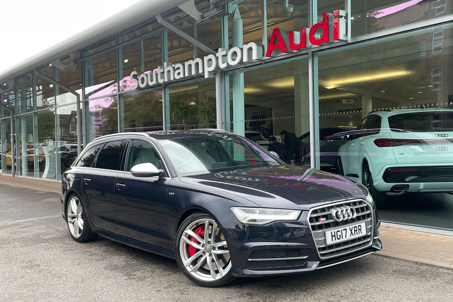 Main listing image - Audi S6
