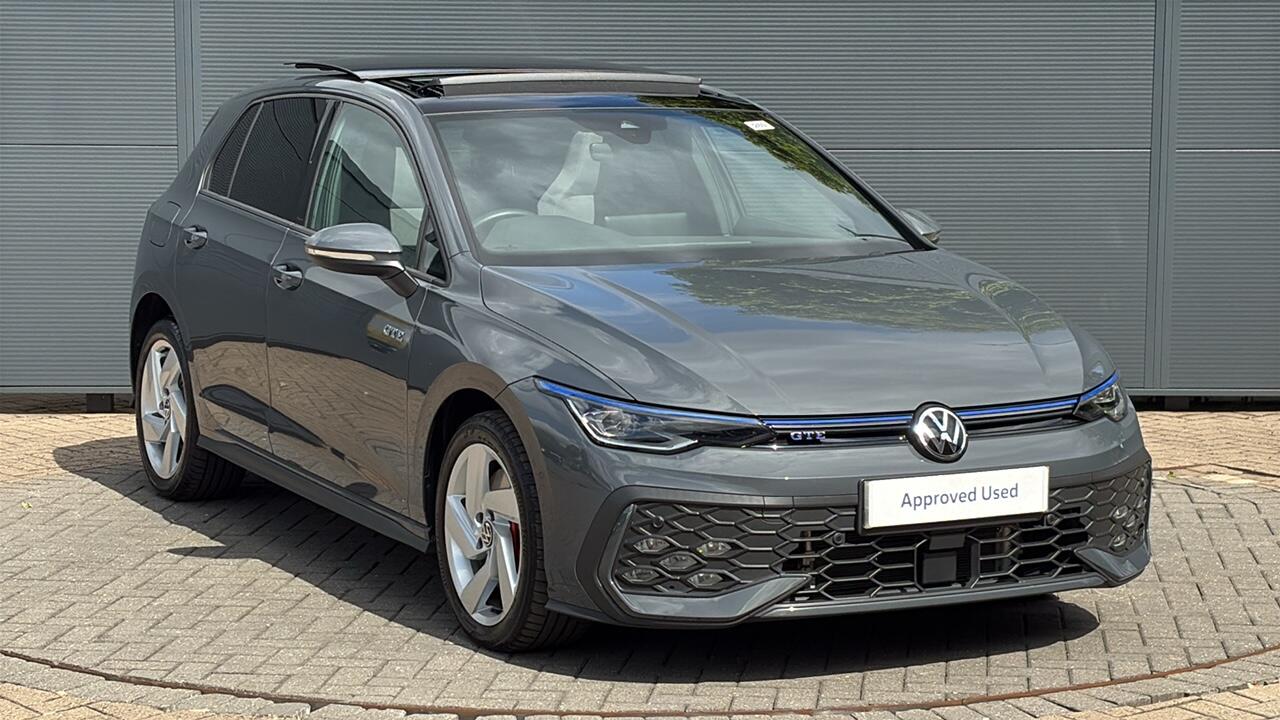Main listing image - Volkswagen Golf