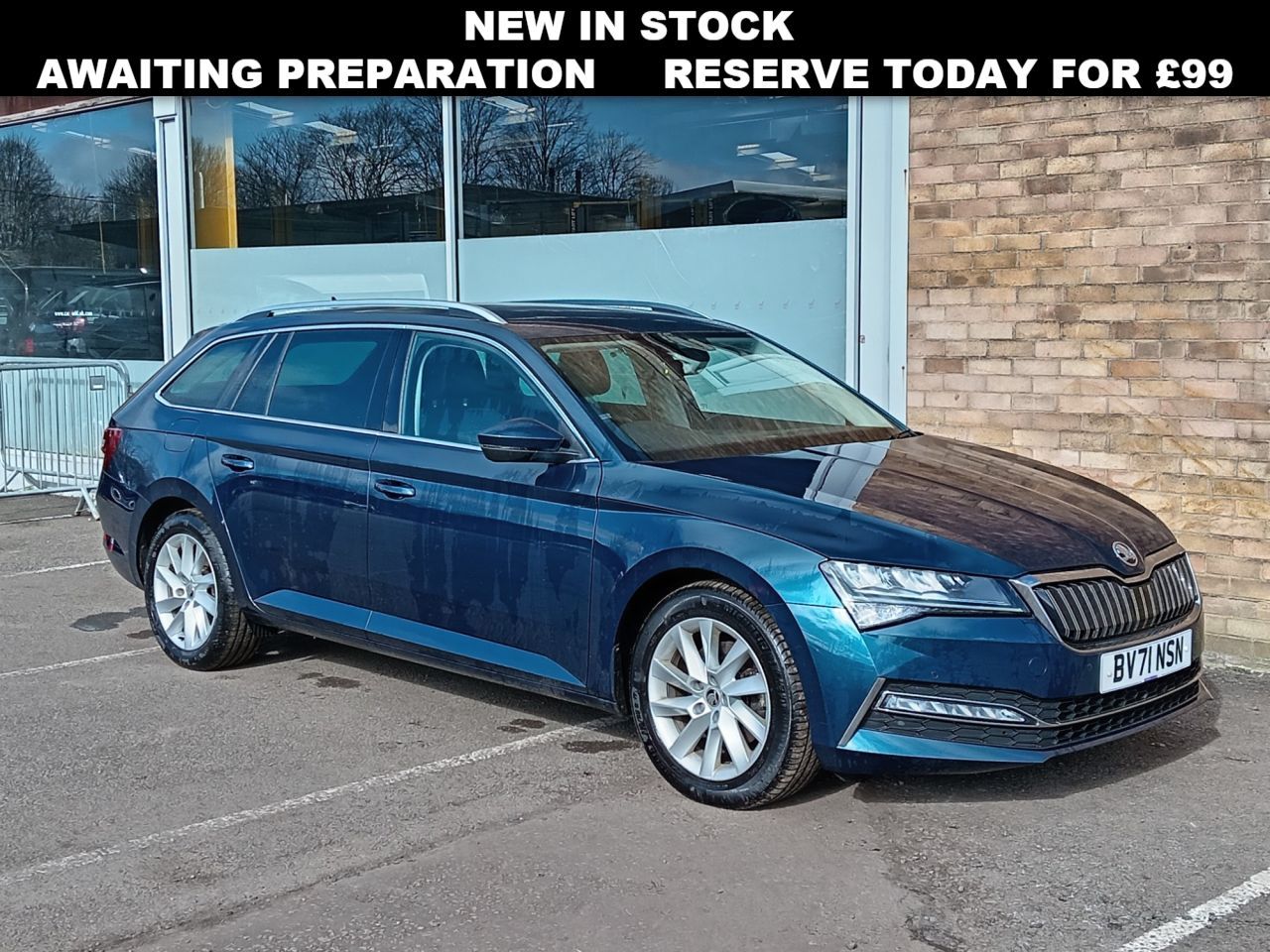 Main listing image - Skoda Superb Estate