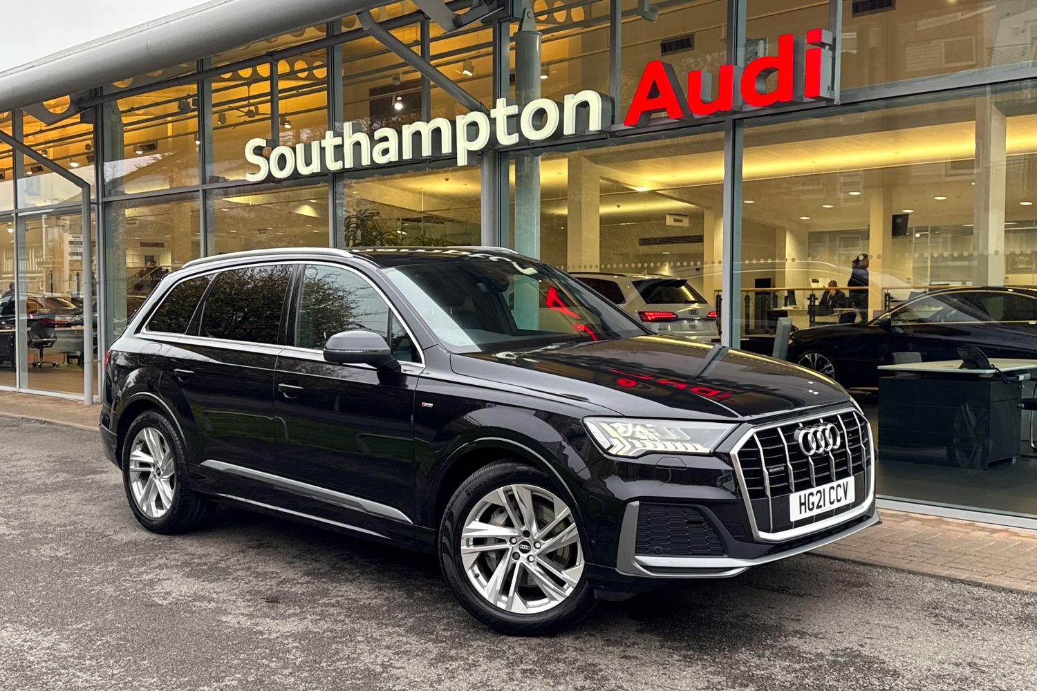 Main listing image - Audi Q7